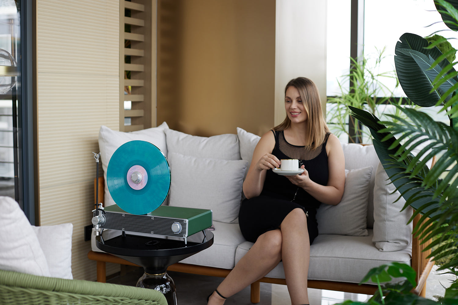 Rediscover-Vinyl-with-the-CoolGeek-VS01-HiFi-Turntable CoolGeek